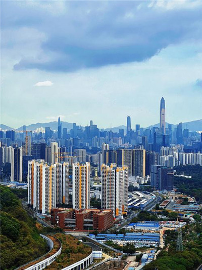 海珠区作为广州市的重要组成部分，近年来在城市建设和发展方面取得了巨大成就。